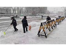 鏟雪除冰，暖心護行——通元保安在行動